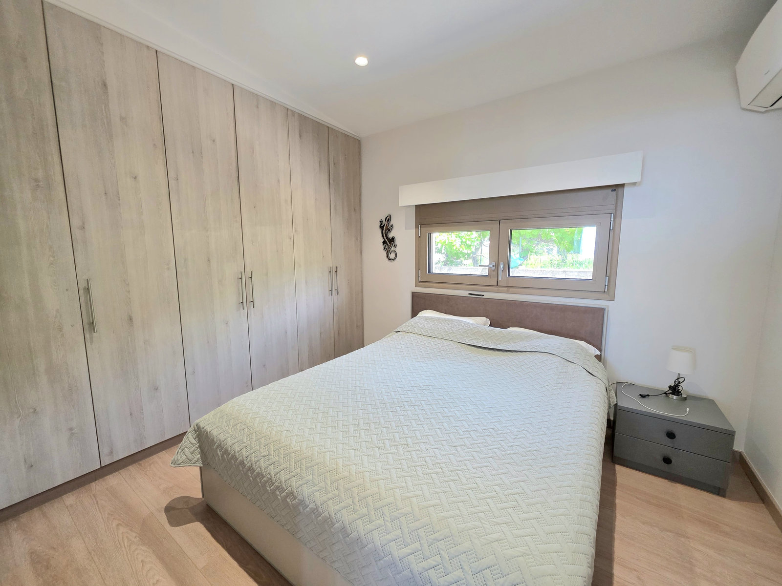 house-kalamata-filothei-200sqm-bedroom-wardrobe-id2399829 Μονοκατοικία – 200 τ.μ. – Καλαμάτα