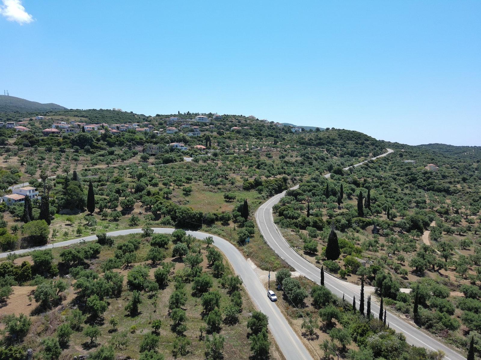 aerial-road-network-surrounding-plot-loutsa-id342032.jpg Αεροφωτογραφία του οδικού δικτύου γύρω από το οικόπεδο στη Λούτσα