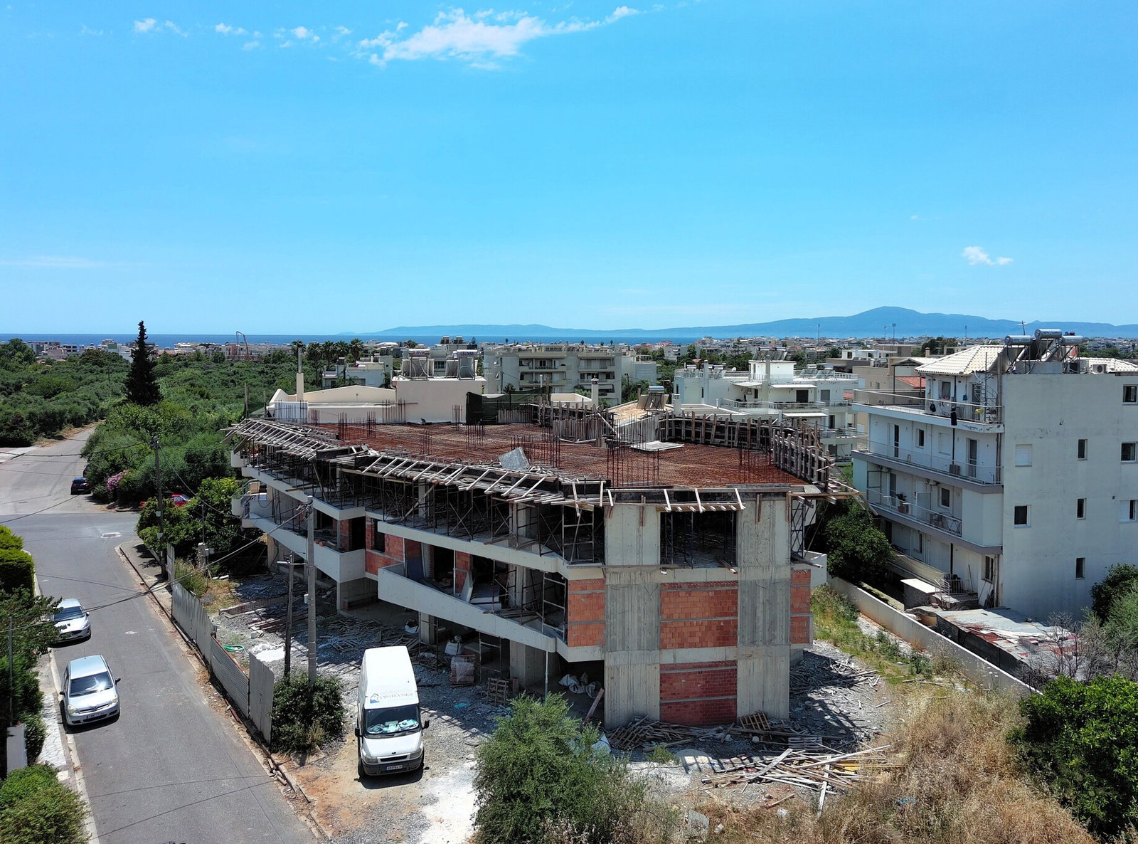 Αεροφωτογραφία εργοταξίου με θέα στη θάλασσα