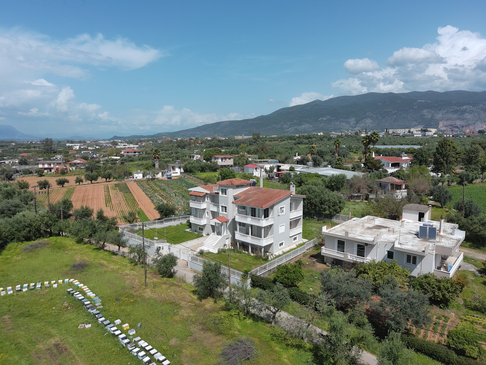 aerial-view-residence-green-surroundings-id1717261.jpg Αεροφωτογραφία κατοικίας με πράσινο περιβάλλον