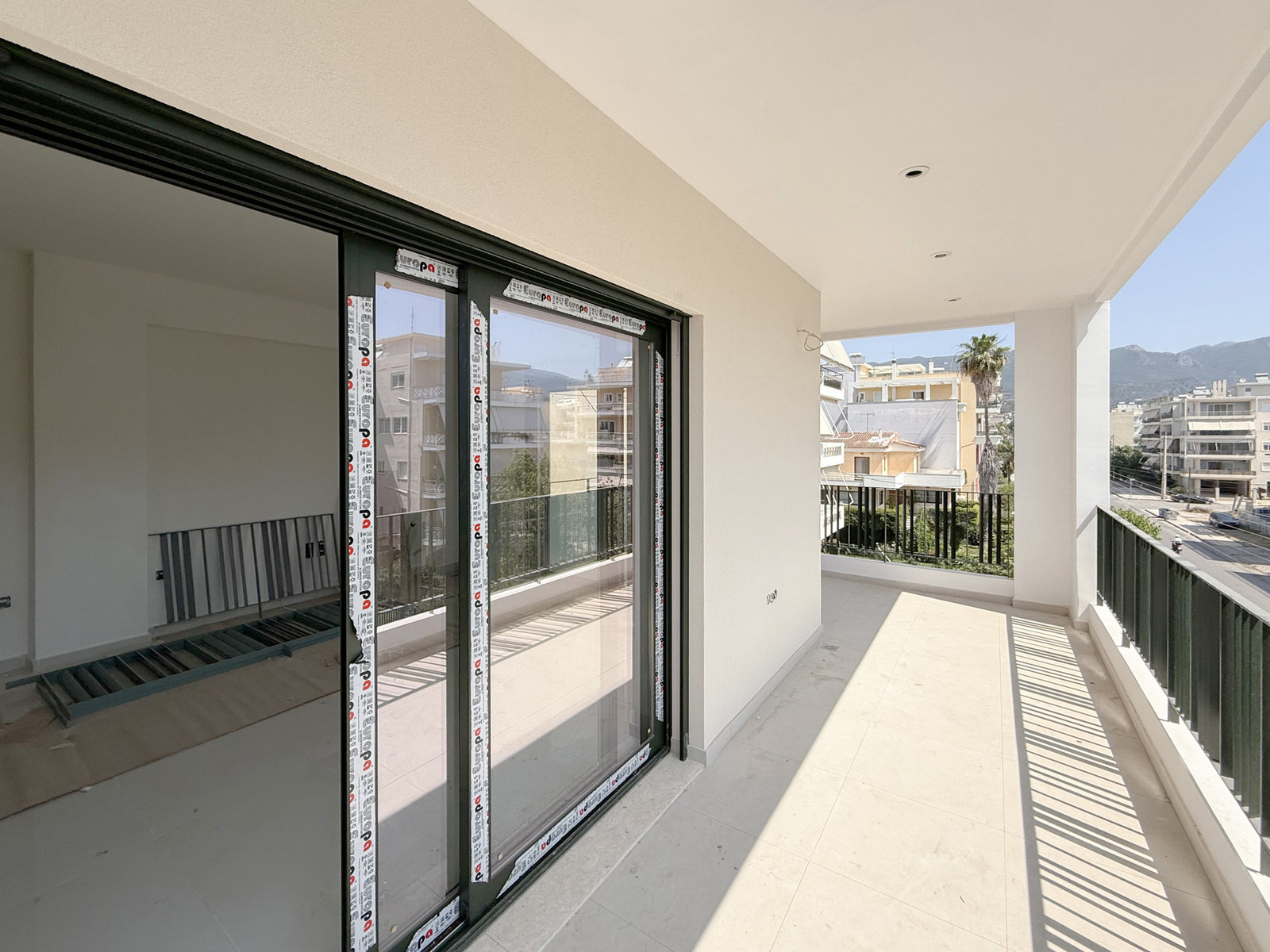 Μπαλκόνι με θέα στο βουνό σε διαμέρισμα Καλαμάτας