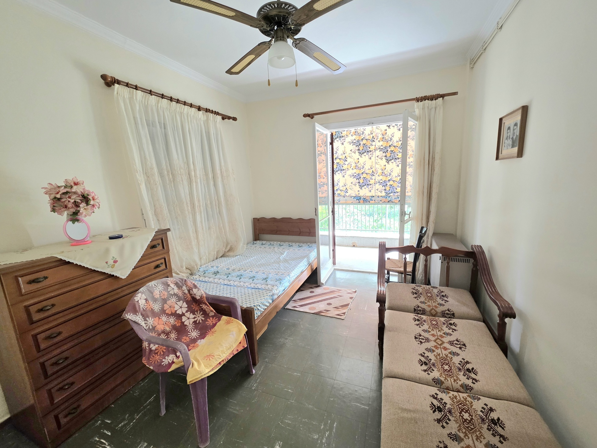 bedroom-with-balcony-door-marousi-id2394044.jpg Apartment – 50 m² – Ergatikes Polikatoikies – Marousi