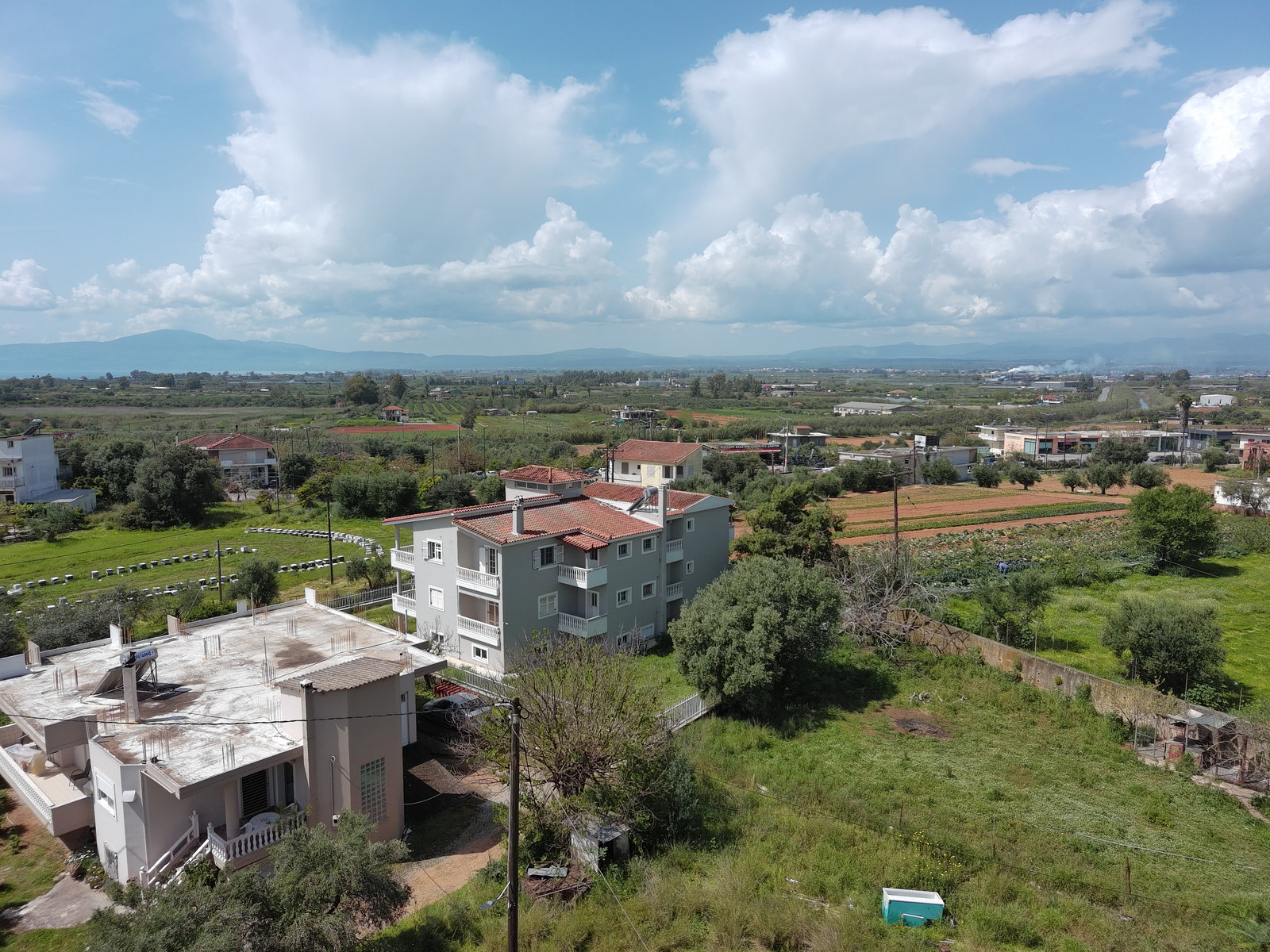 drone-view-apartment-building-akovitika-id1717261.jpg Διαμέρισμα – 200 τ.μ. – Ακοβίτικα – Καλαμάτα