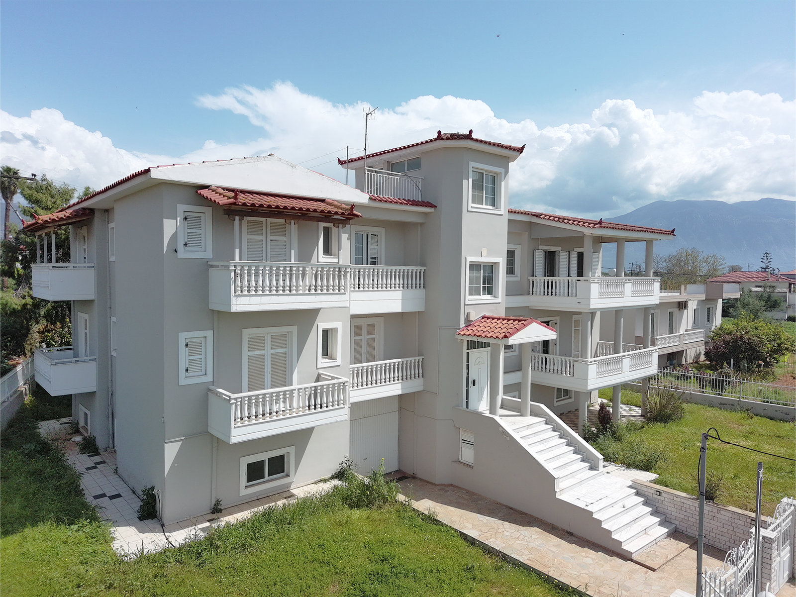exterior-view-two-residence-building-id1717261.jpg Εξωτερική όψη κτιρίου με δύο κατοικίες