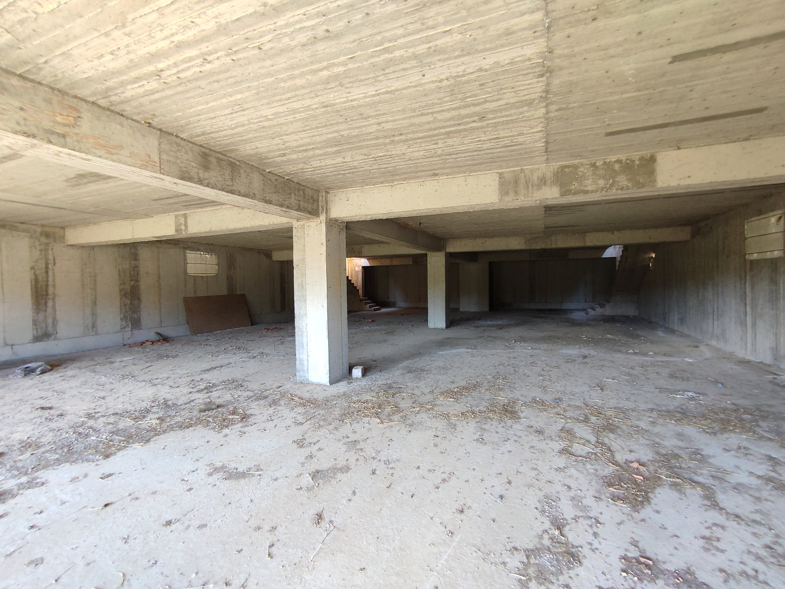 large-basement-concrete-space-kazarma-id342011.jpg Πολυκατοικία/Κτίριο – 700 τ.μ. – Καζάρμα – Βουφράδα