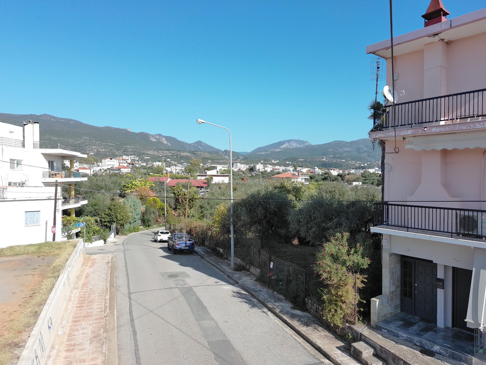 quiet-street-mountain-view-fragkopigado-id1317956.jpg (2) Land Plot – 368 m² – Fragkopigado – Kalamata