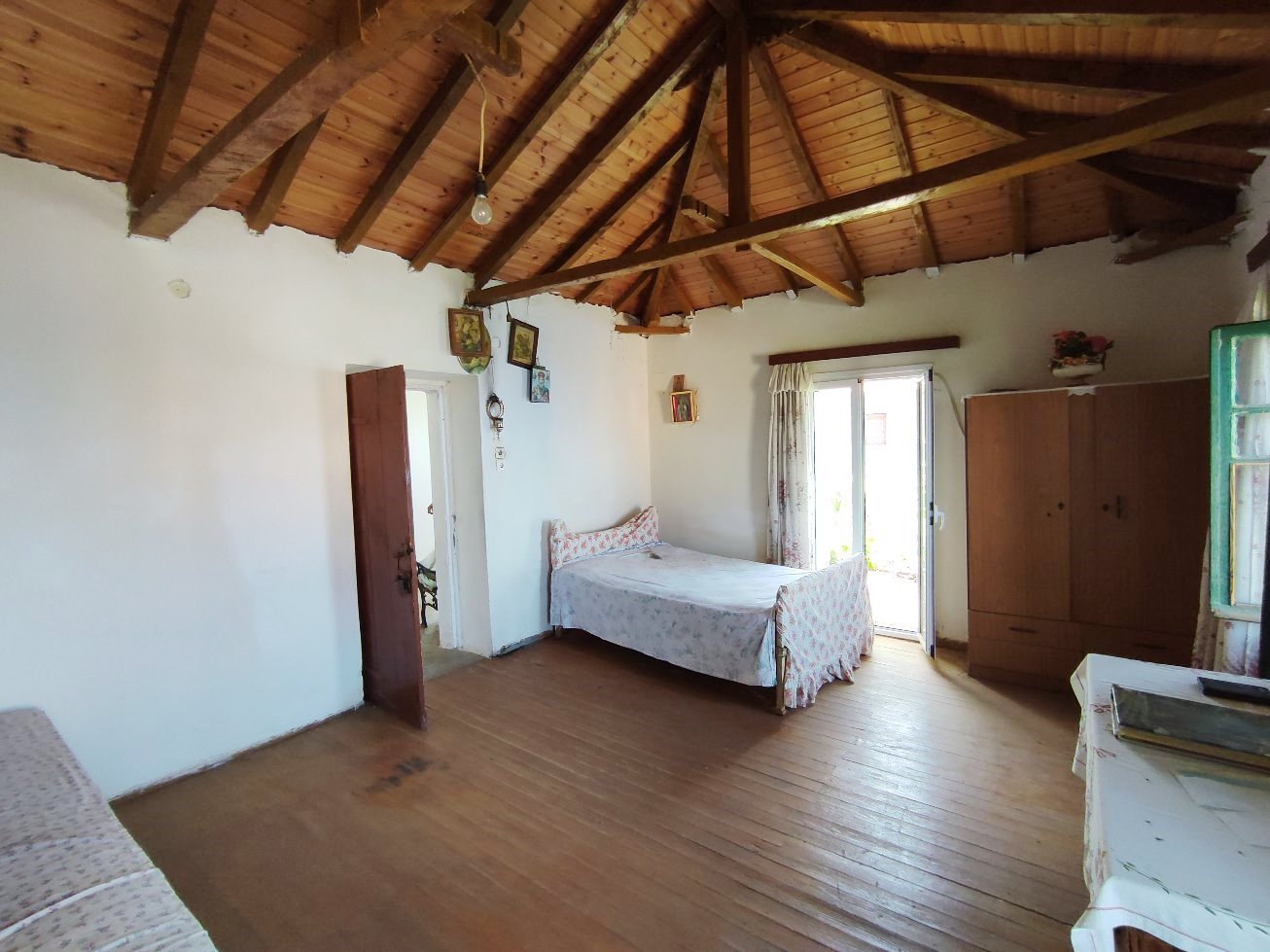 spacious-upper-floor-room-wooden-floor-verga-id342304.jpg Detached House – 156 m² – Kato Verga – Kalamata