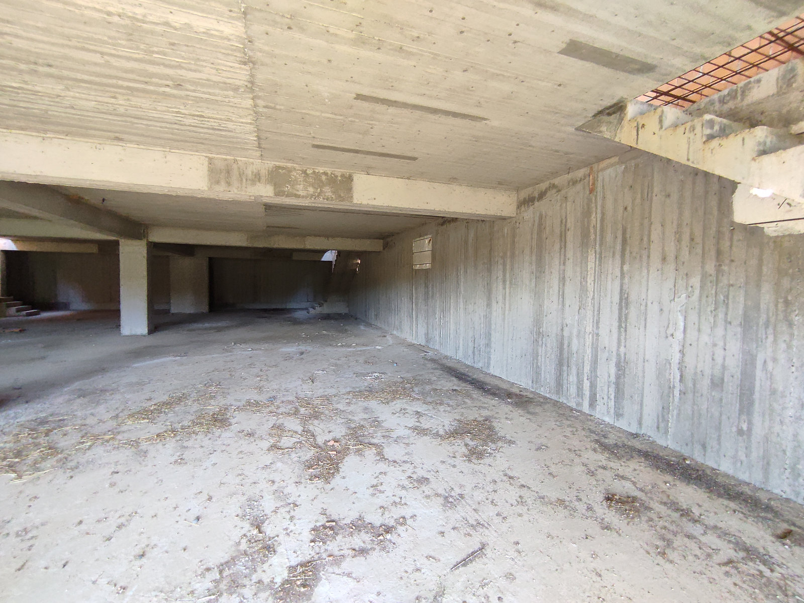 unfinished-concrete-building-facade-kazarma-id342011.jpg Πολυκατοικία/Κτίριο – 700 τ.μ. – Καζάρμα – Βουφράδα