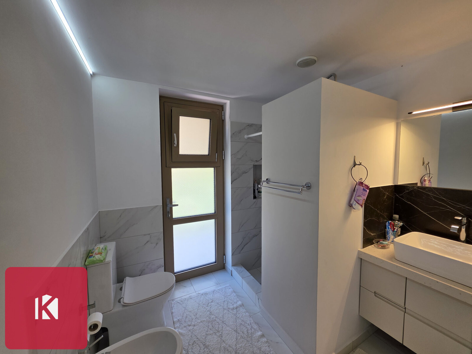 house-for-sale-bathroom-id2399829 Μπάνιο σε σπίτι προς πώληση, κωδικός 2399829
