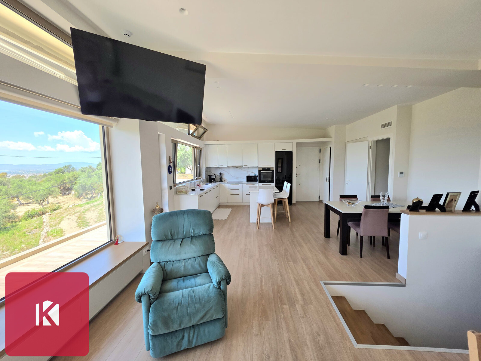 house-kalamata-filothei-living-room-internal-stairs-id2399829 Σαλόνι με εσωτερική σκάλα σε σπίτι στην Καλαμάτα, Φιλοθέη