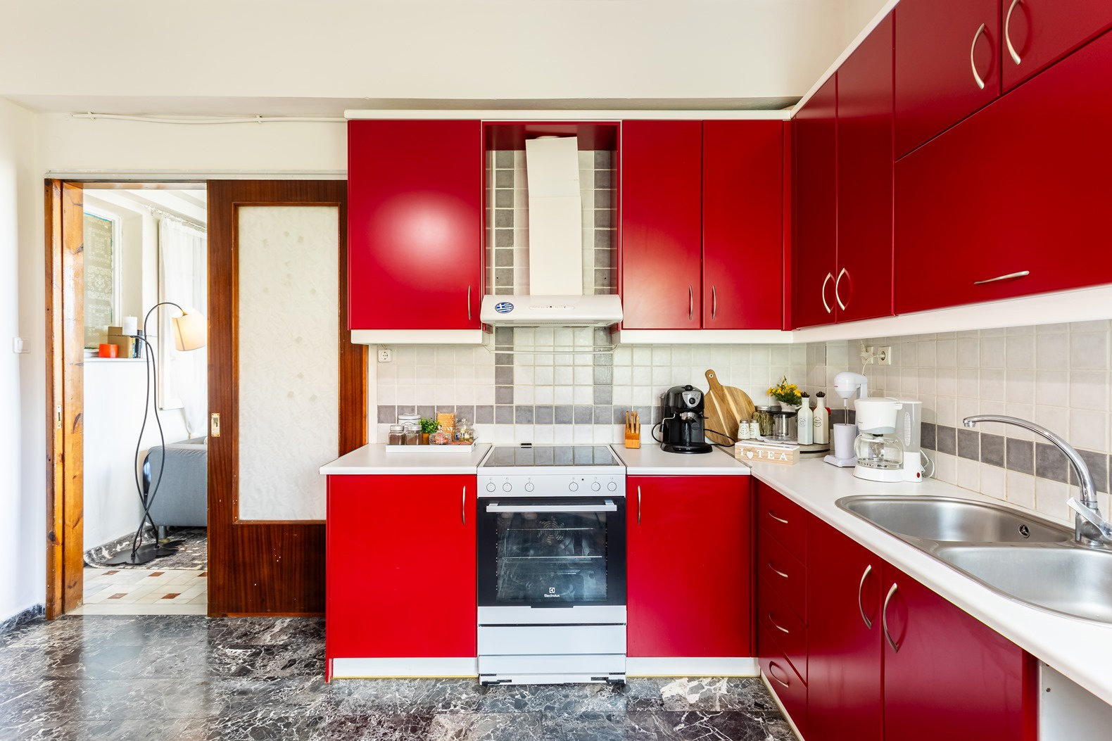 red-kitchen-furnished-apartment-kardamyli-id1898549.jpg Apartment – 107 m² – Lefktros