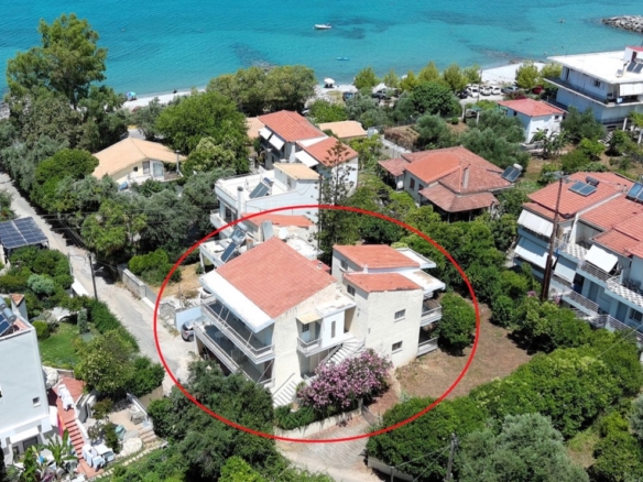 Αεροφωτογραφία παραλιακής κατοικίας στη Μικρή Μαντίνεια