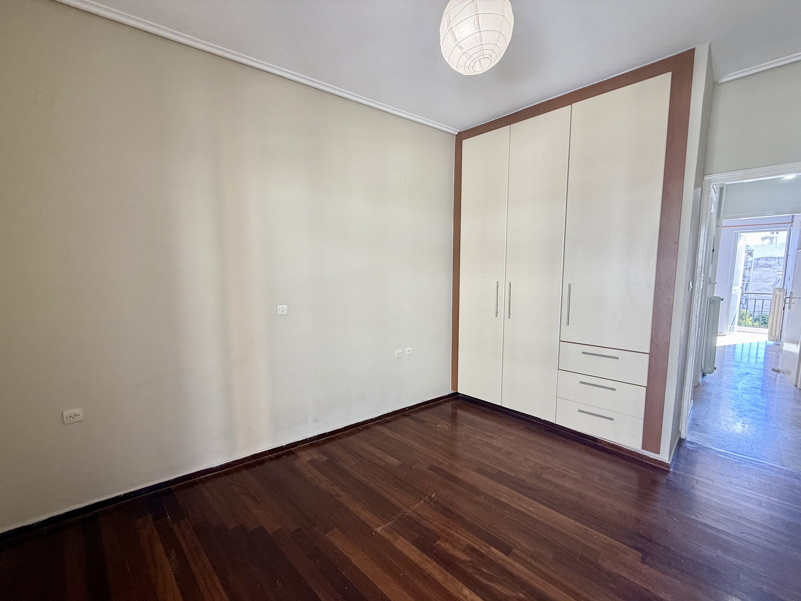kalamata-center-apartment-bedroom-built-in-wardrobe Διαμέρισμα – 49 τ.μ. – Κέντρο – Καλαμάτα