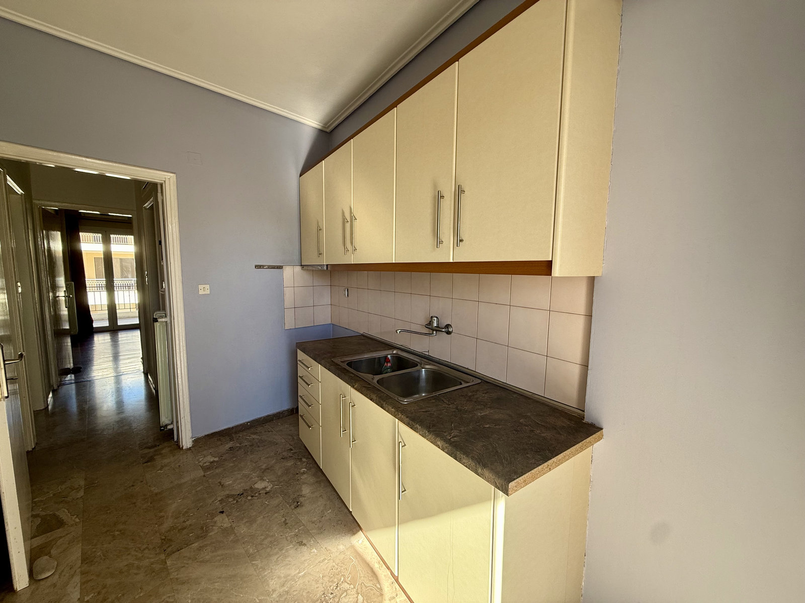 kalamata-center-apartment-separate-kitchen Διαμέρισμα 49 τ.μ. στο κέντρο της Καλαμάτας με ξεχωριστή κουζίνα